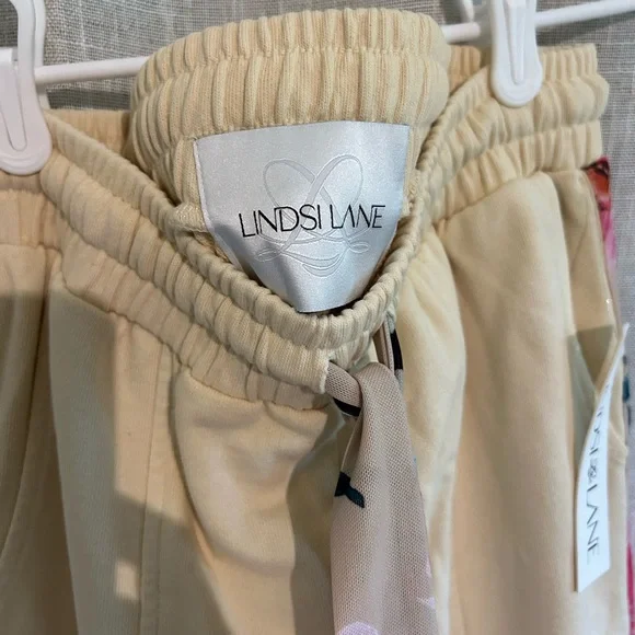 Lindsay Lane Cream Pants with Floral Tie - Picture 3 of 5